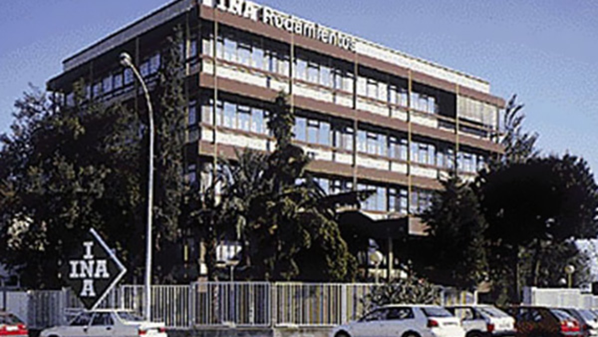 Se inaugura la actual sede de INA Rodamientos de Agujas, s.a. en Sant Just Desvern (Barcelona) con una superfície de 6.000 m2 albergando un almacén y modernas oficinas.