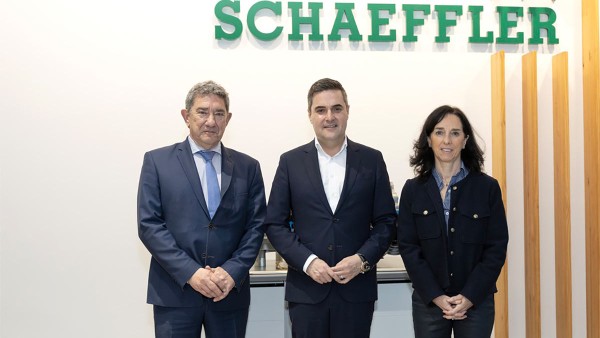 El consejero de Industria, Mikel Jauregi, visita la planta de Schaeffler en Elgoibar, pionera en digitalización industrial